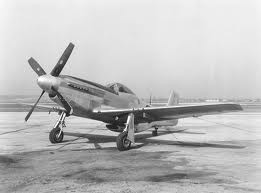 P-51 Mustang, véritable révolution dans l'aviation et "maître du ciel" dès son entrée dans le conflit.